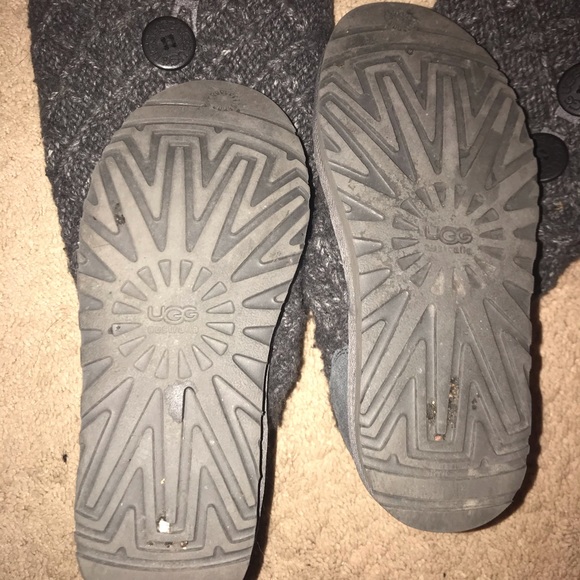 UGGS - Picture 3 of 3